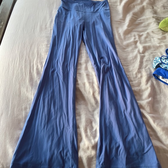 LULULEMON FLARE LEGGINGS - Picture 2 of 4